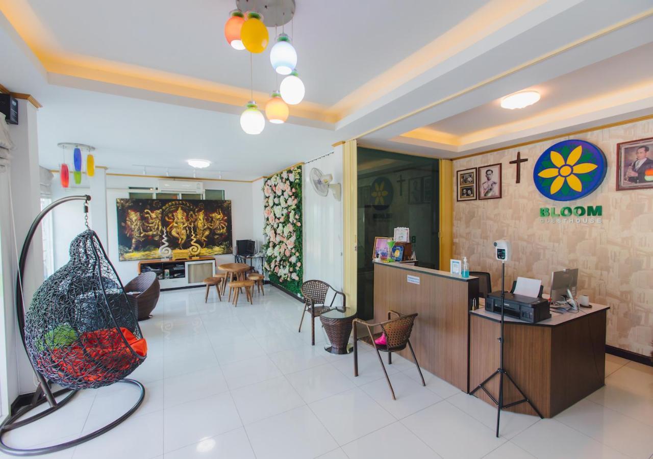 Bloom Guesthouse Chiang Mai Bagian luar foto